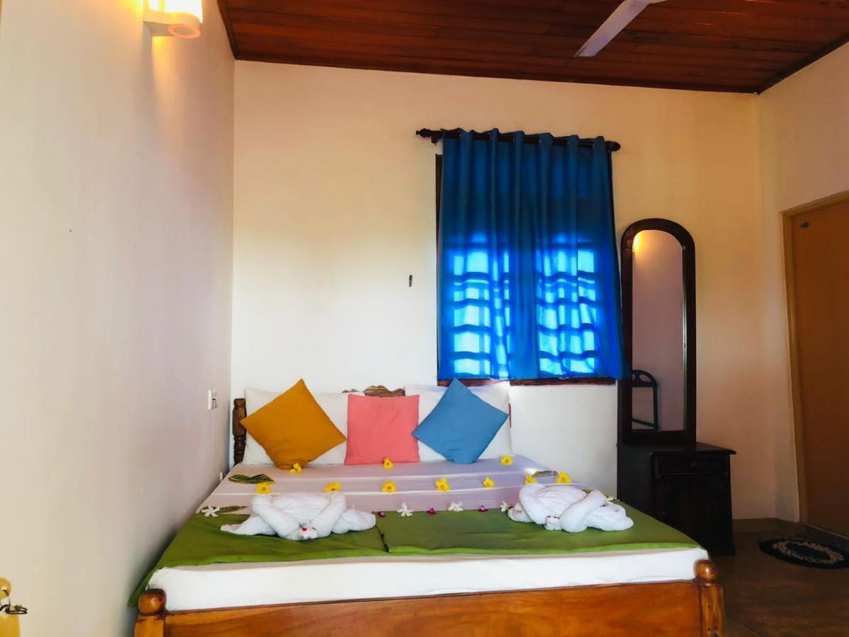 Rock Paradise Beach Hotel & Restaurent Tangalle Kültér fotó