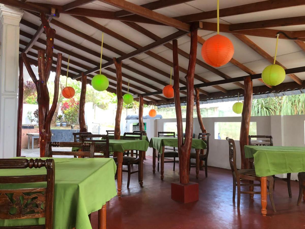 Rock Paradise Beach Hotel & Restaurent Tangalle Kültér fotó