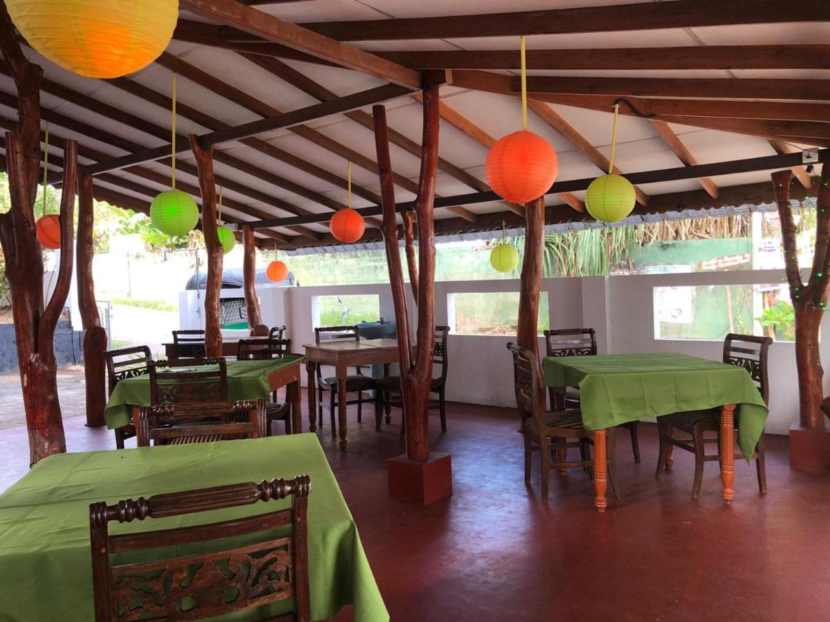 Rock Paradise Beach Hotel & Restaurent Tangalle Kültér fotó